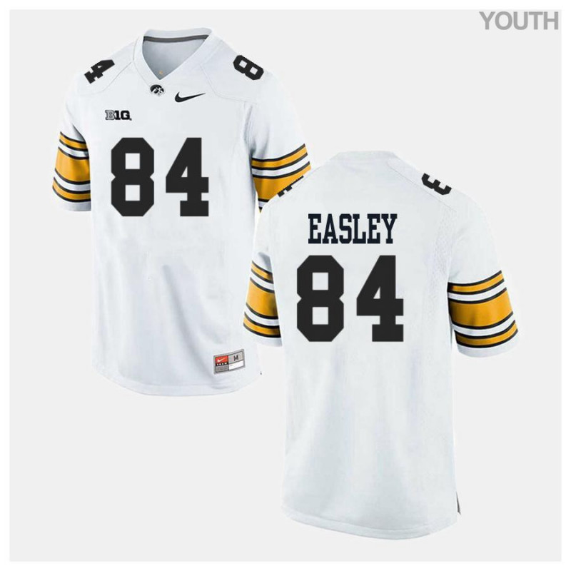 Youth Iowa Hawkeyes NCAA #84 Nick Easley White Authentic Nike Alumni Stitched College Football Jersey BC34S02PQ